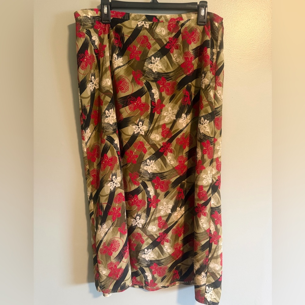 Sag Harbor Olive Brushstroke Maxi Skirt with Red and White Floral Print
